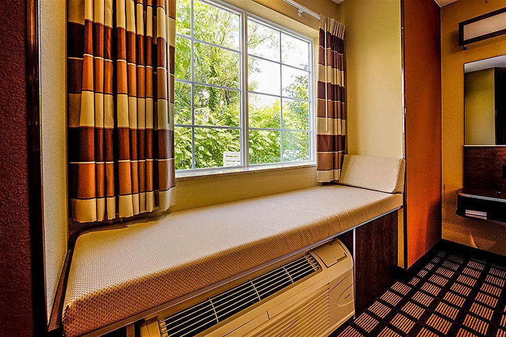 Microtel Inn And Suites North Canton Exterior photo
